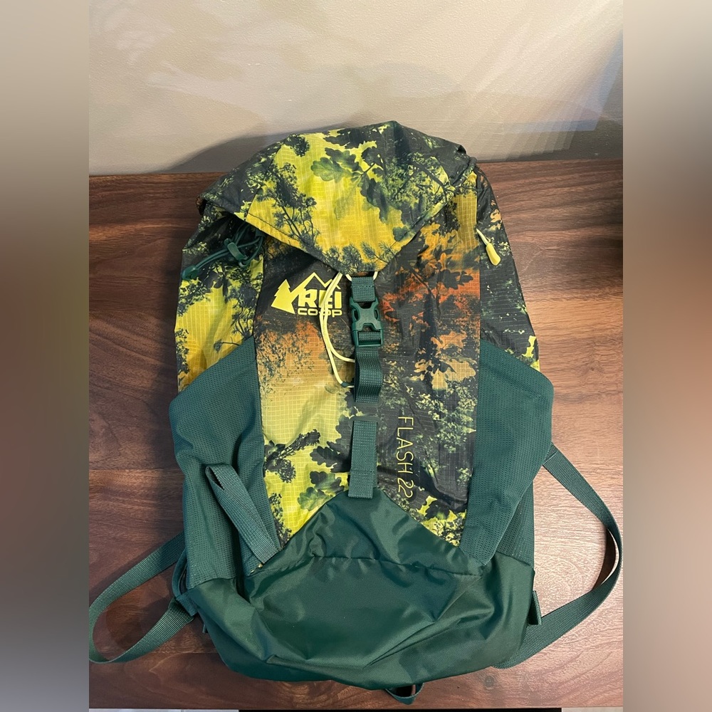 REI flash 22 pack